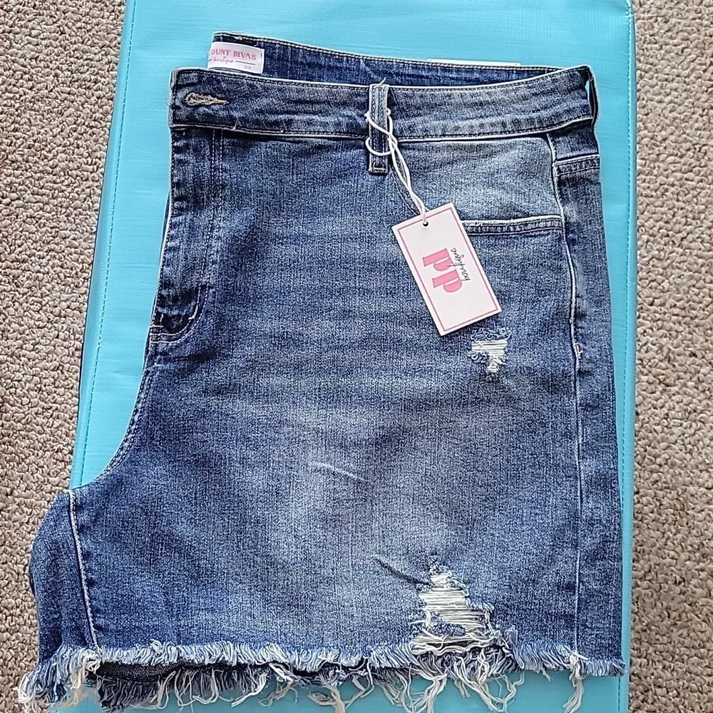DD Denim Distressed.Shorts 3X